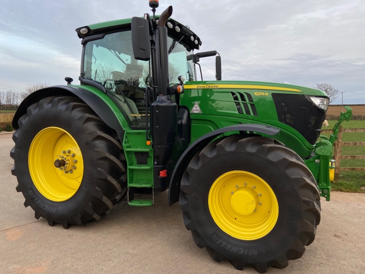 John Deere 6215R