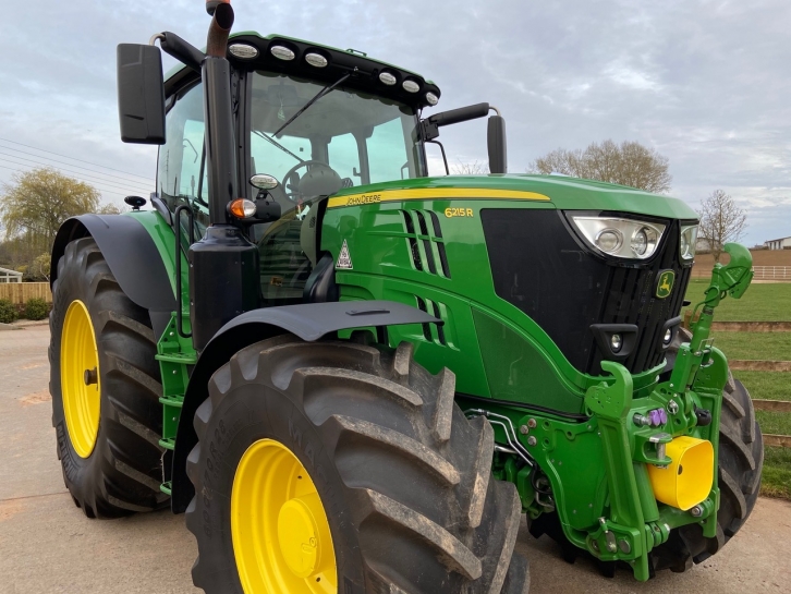 John Deere 6215R