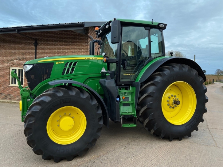 John Deere 6215R