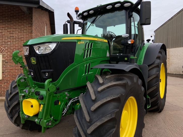 John Deere 6215R