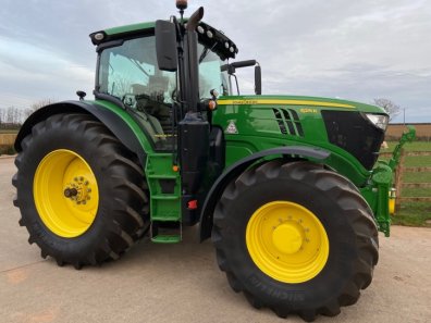 John Deere 6215R
