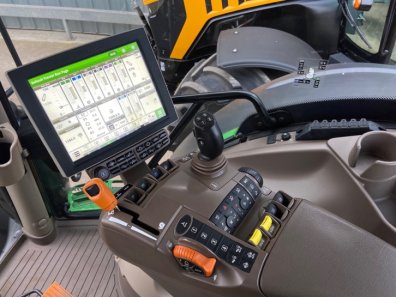 John Deere 6215R