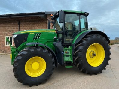 John Deere 6215R