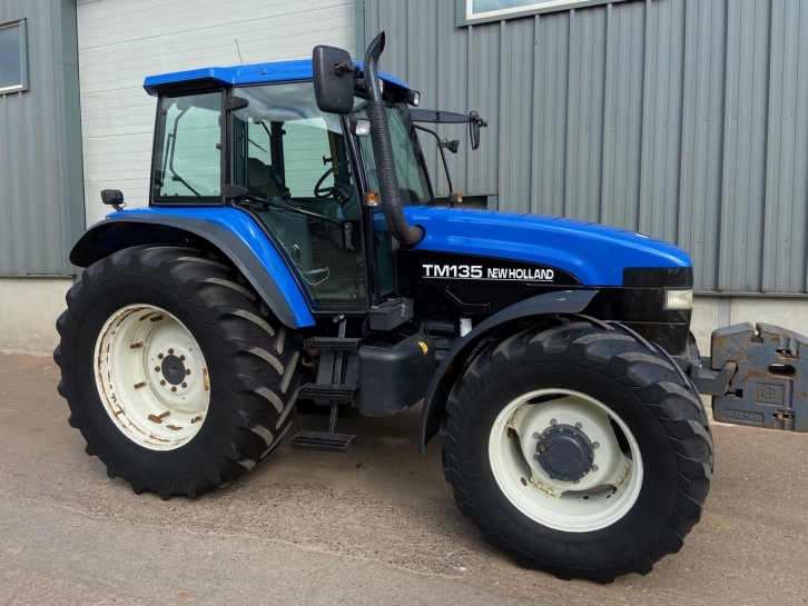 New Holland TM135