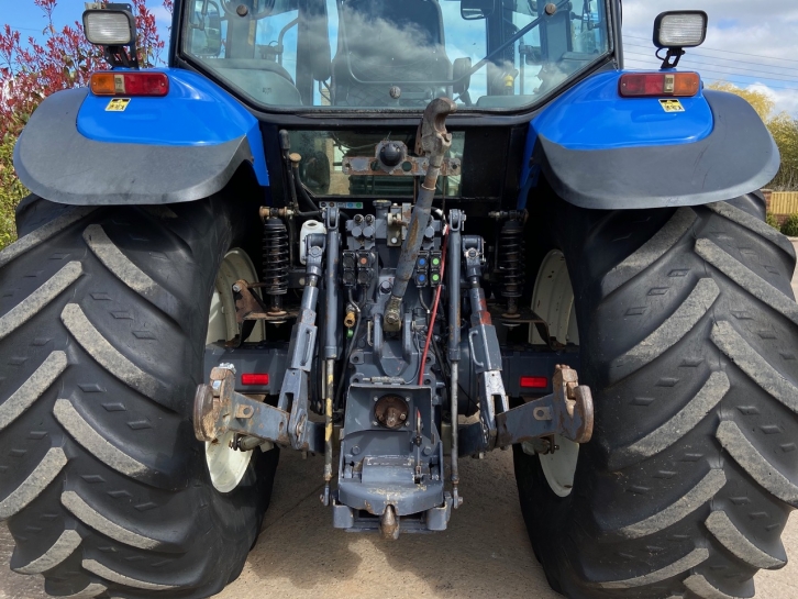 New Holland TM135