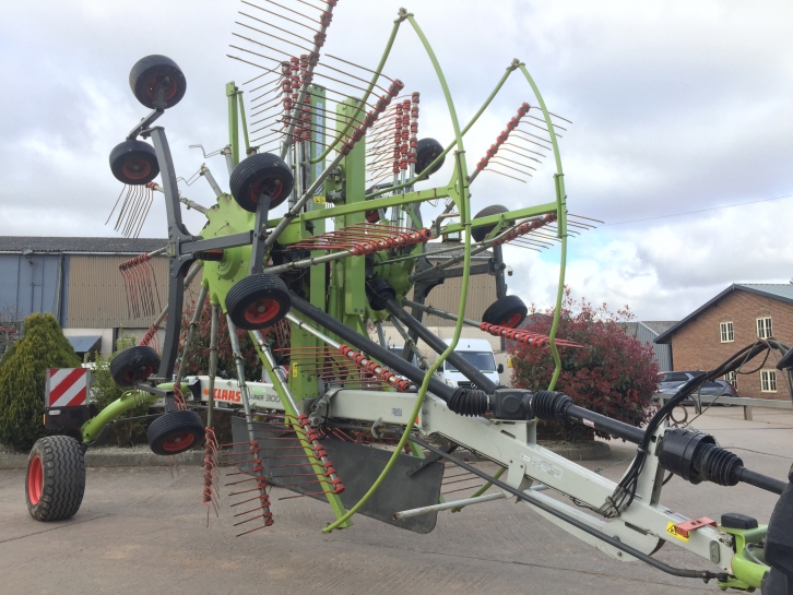 Claas Liner 3100 rake