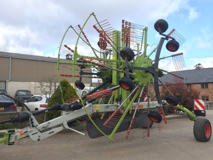 Claas Liner 3100 rake