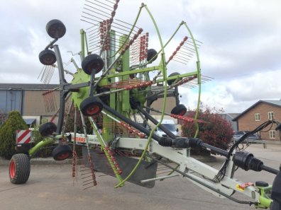 Claas Liner 3100 rake