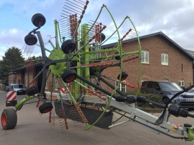 Claas Liner 3100 rake