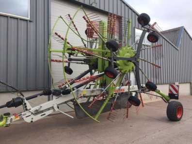 Claas Liner 3100 rake