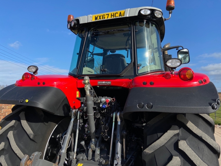 Massey Ferguson 7724 Dyna-VT Exclusive
