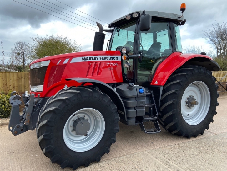 Massey Ferguson 7724 Dyna-VT Exclusive