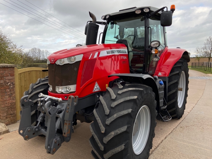 Massey Ferguson 7724 Dyna-VT Exclusive