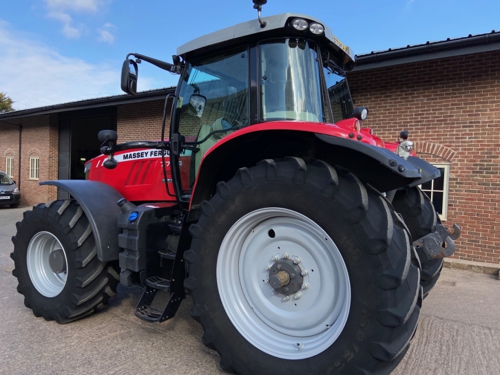 Massey Ferguson 7724 Dyna-VT Exclusive