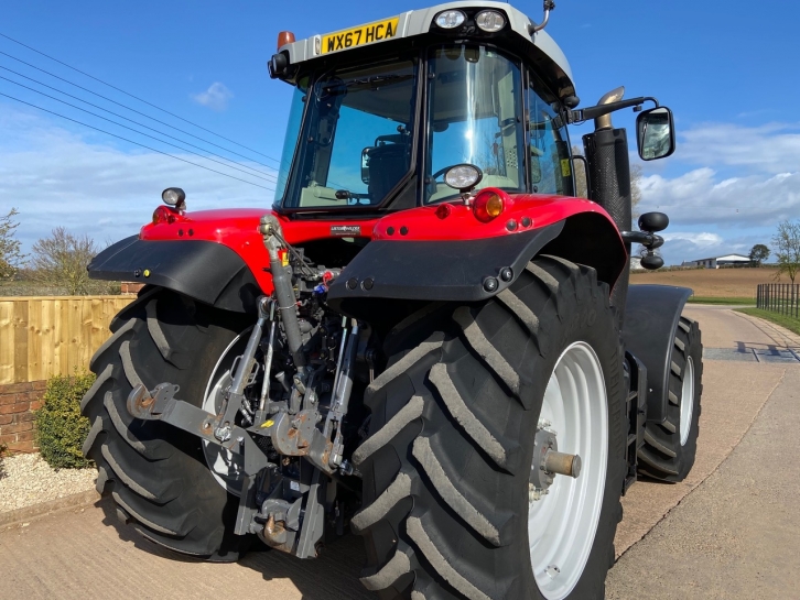 Massey Ferguson 7724 Dyna-VT Exclusive