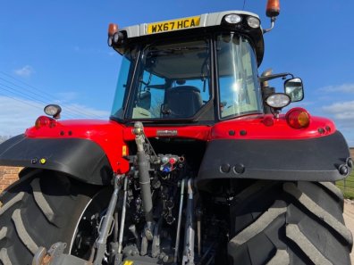 Massey Ferguson 7724 Dyna-VT Exclusive