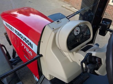 Massey Ferguson 7724 Dyna-VT Exclusive