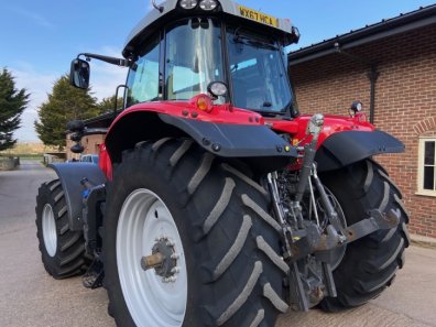 Massey Ferguson 7724 Dyna-VT Exclusive