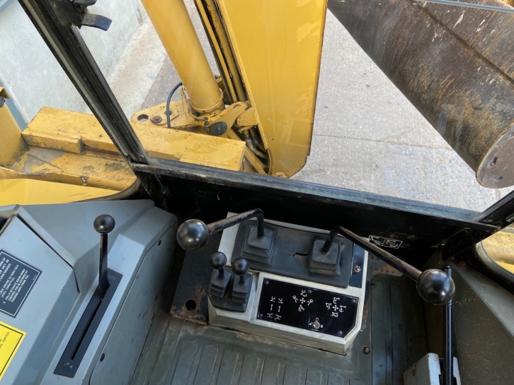 CAT 438B wheel digger