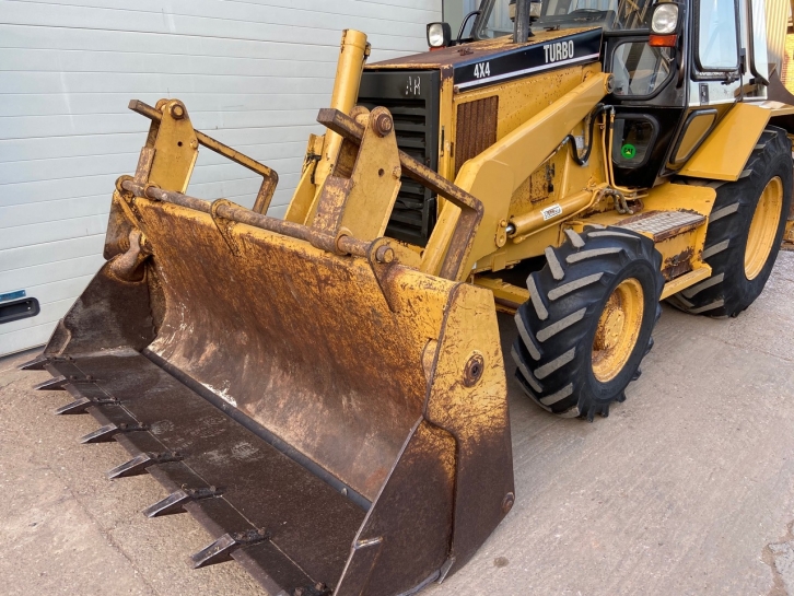CAT 438B wheel digger