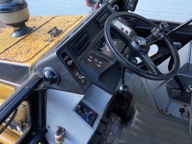 CAT 438B wheel digger