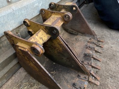 CAT 438B wheel digger