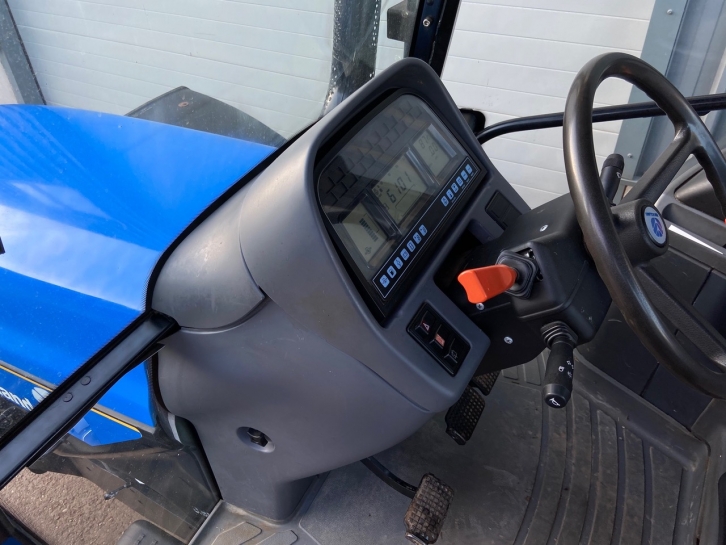 New Holland TM155