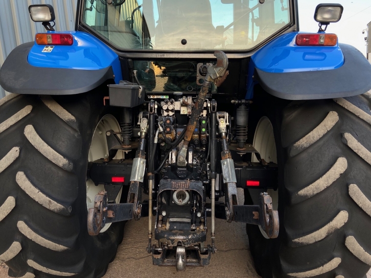 New Holland TM155