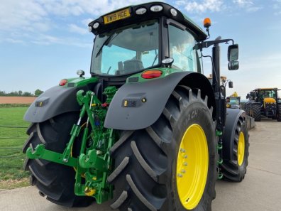 John Deere 6175R