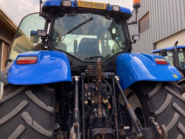 New Holland T7050