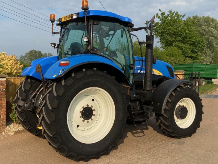 New Holland T7050