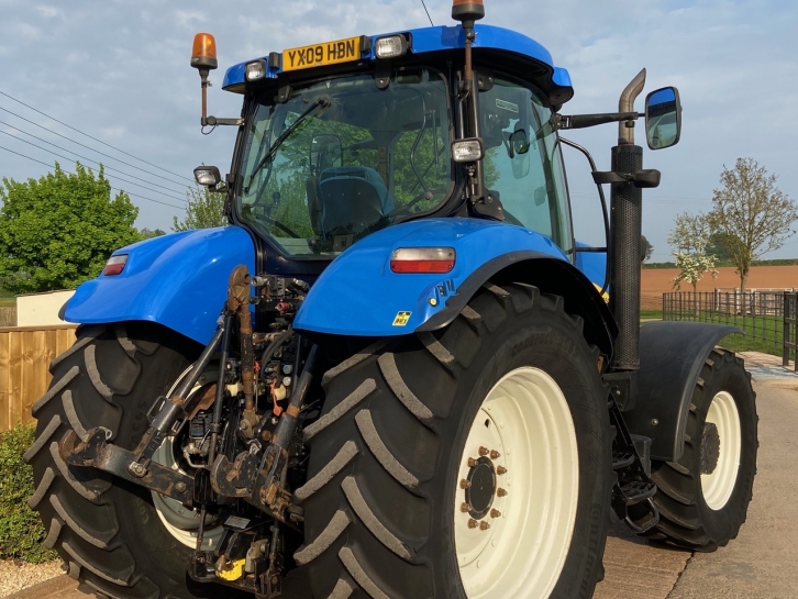 New Holland T7050