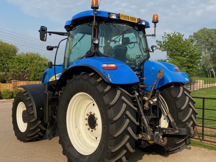 New Holland T7050