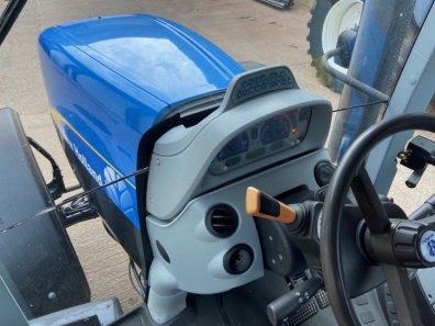 New Holland T7050