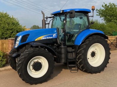 New Holland T7050