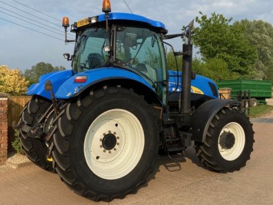 New Holland T7050