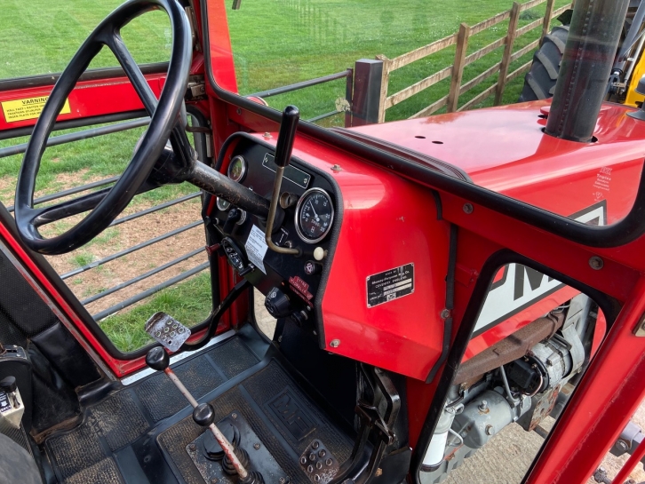 Massey Ferguson 575