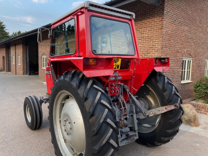 Massey Ferguson 575