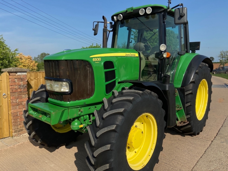 John Deere 6930