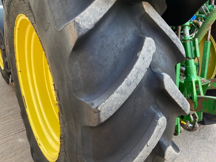 John Deere 6930