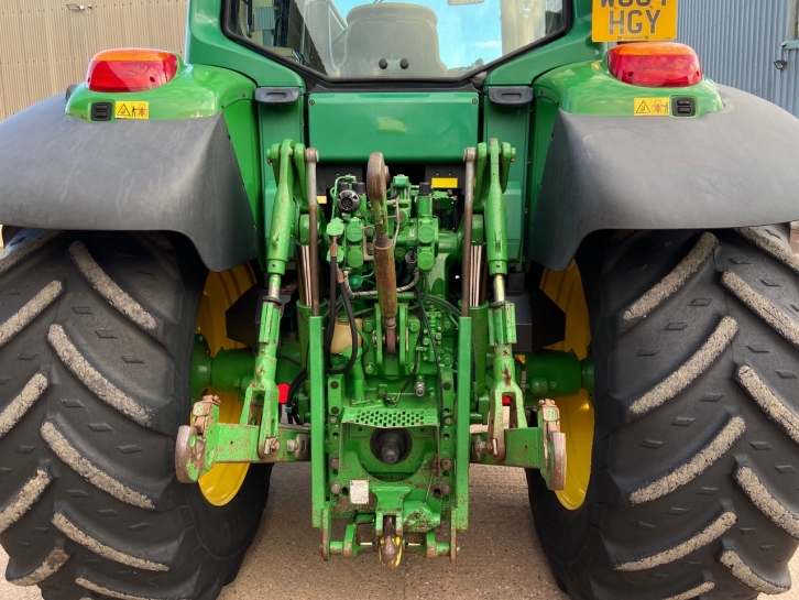 John Deere 6820