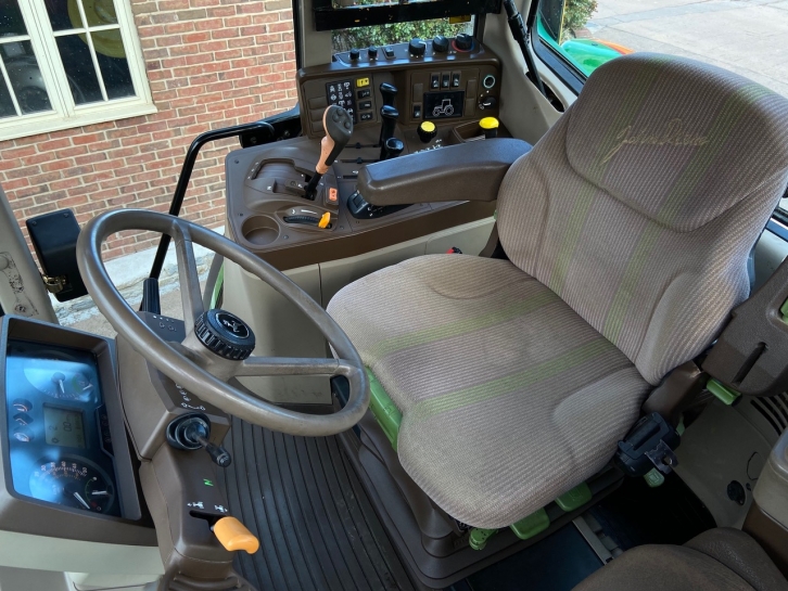 John Deere 6820