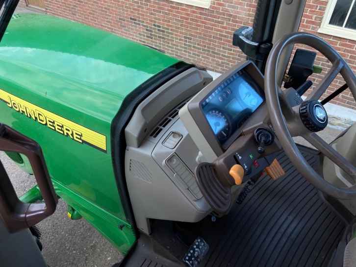 John Deere 6820