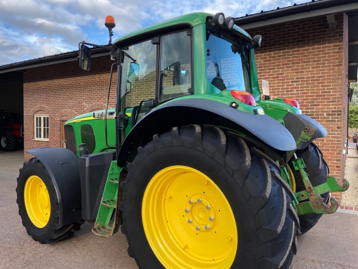 John Deere 6820