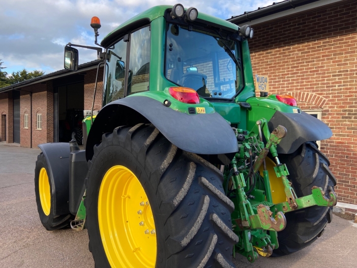 John Deere 6820