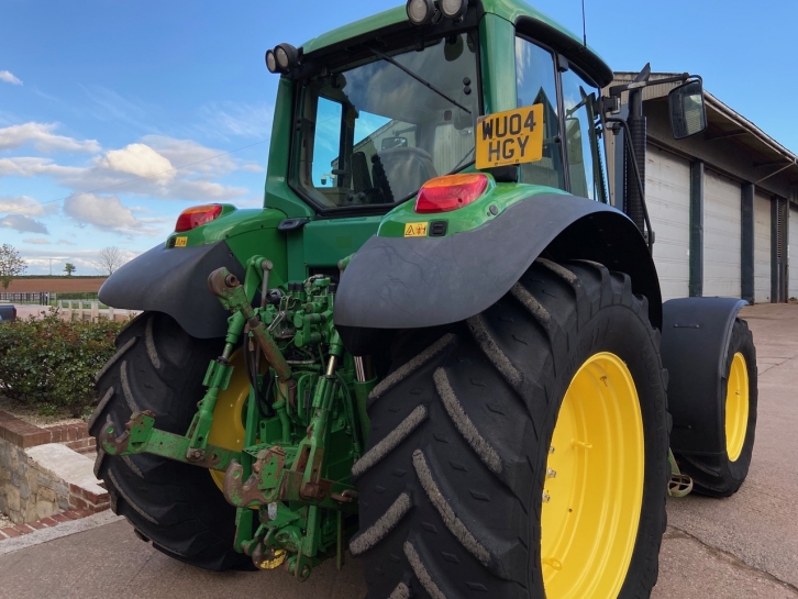 John Deere 6820