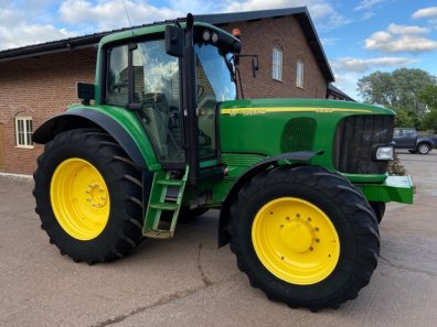 John Deere 6820