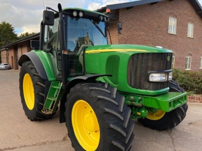 John Deere 6820