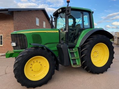 John Deere 6820