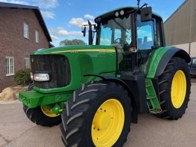 John Deere 6820